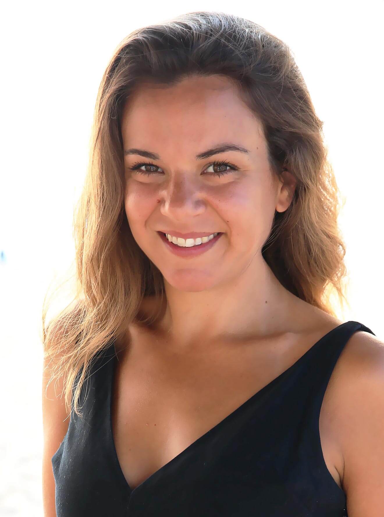 Alicia Raeburn, bartender headshot