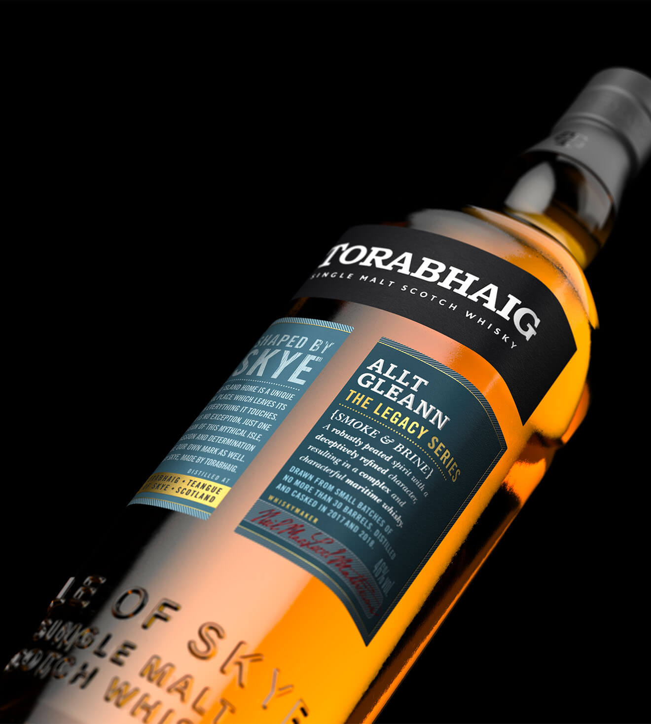 Allt Gleann Bottle and Carton, perspective shot