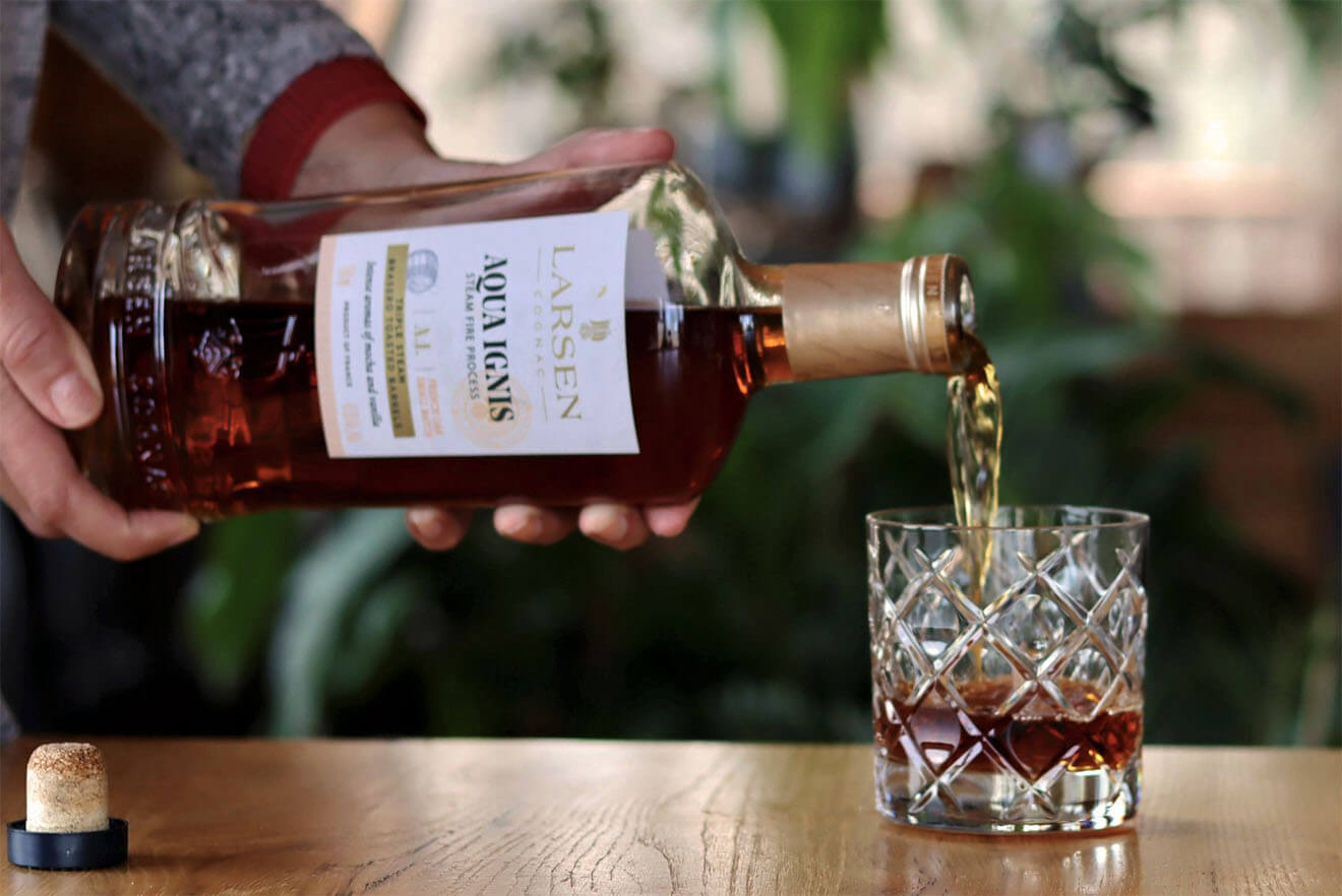 Larsen Aqua Ignis Pour