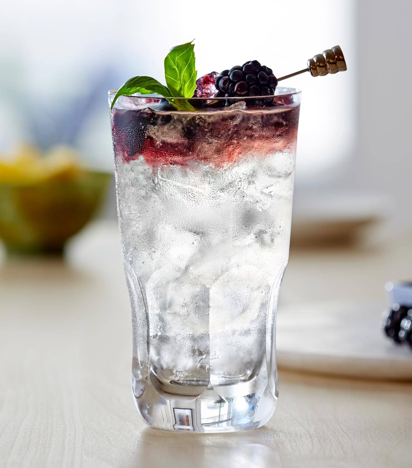 Easy to Mix: BACARDÍ Maestro Blackberry Bramble