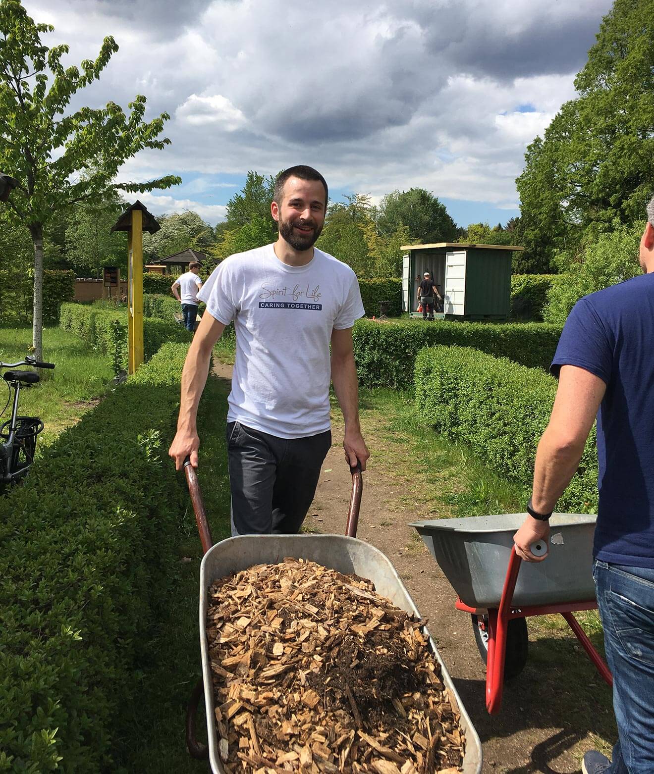 Bacardi Employees in Hamburg, workers with wheelbarrows