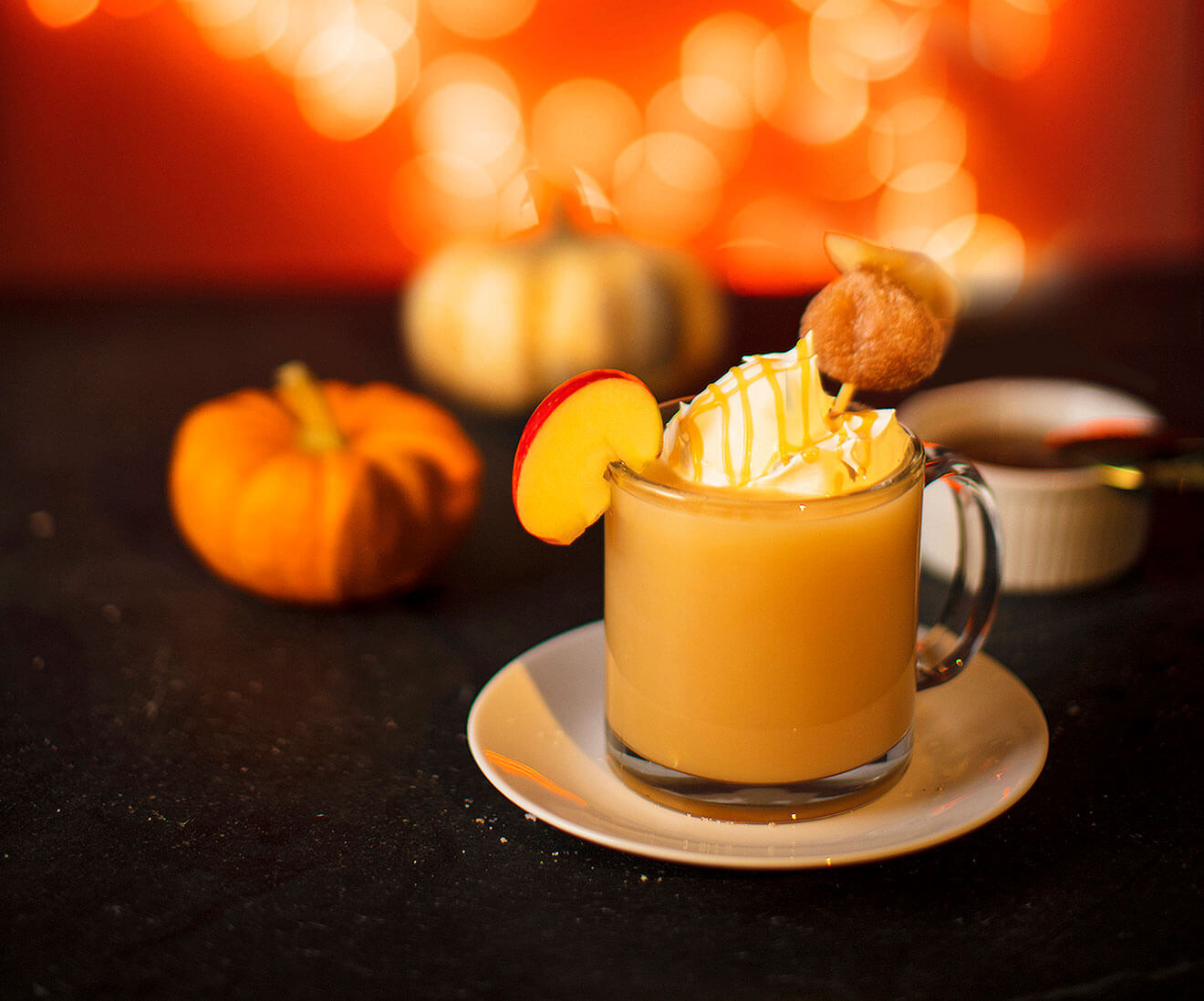 Baileys Pumpkin Spice Caramel Apple, cocktail with pumpkin backdrop