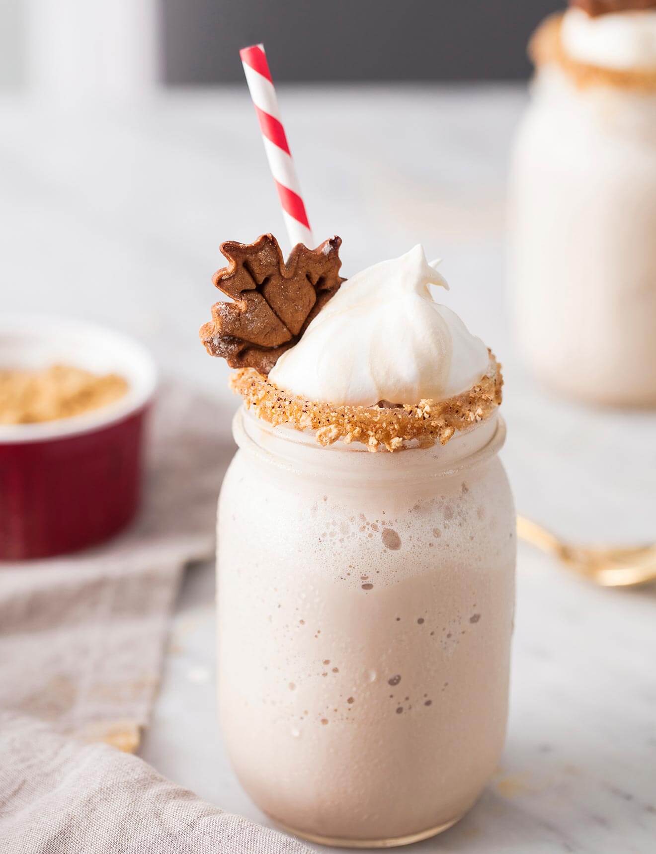 Baileys Pumpkin Spice Gingerbread Shake, mason jar with garnish