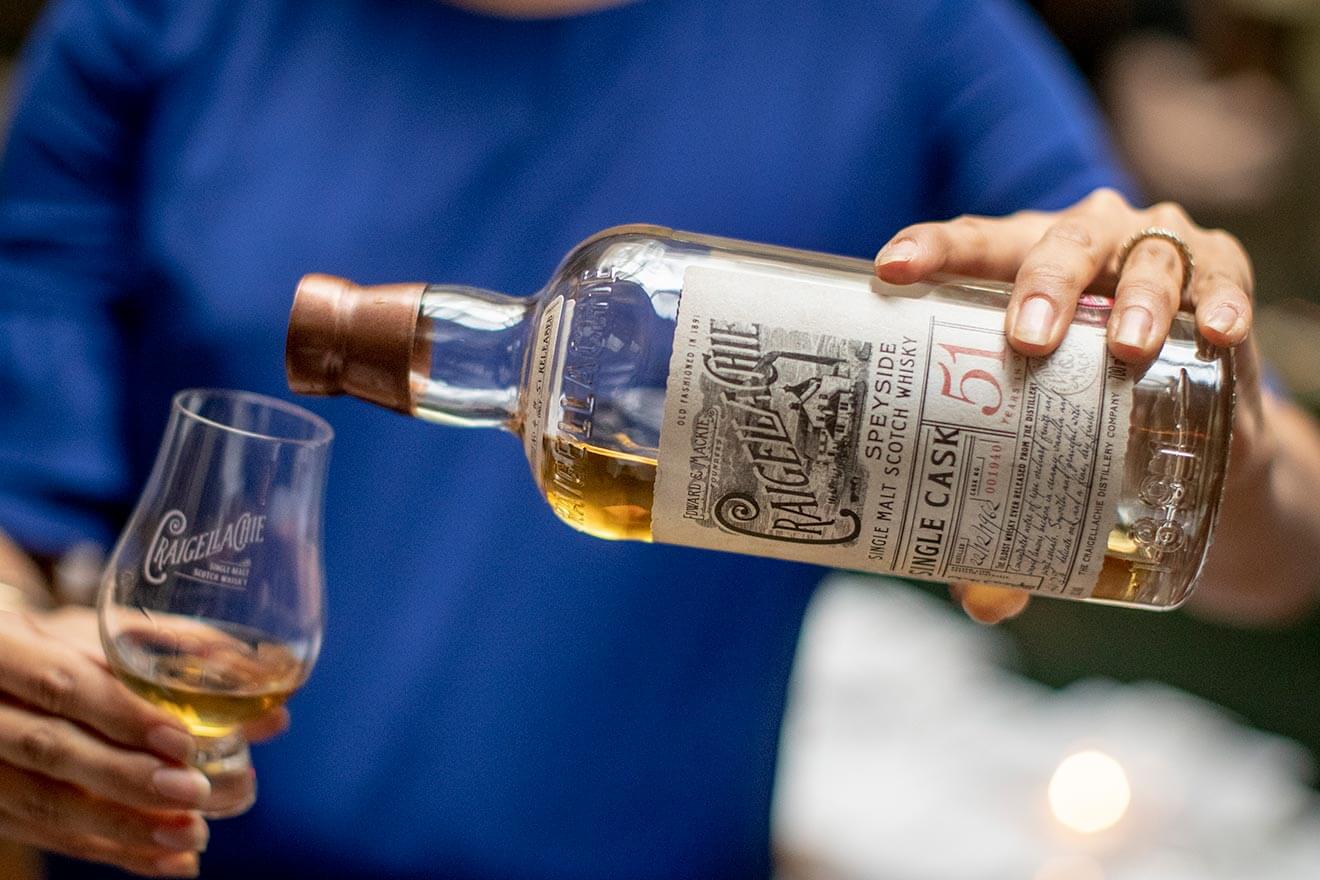 Craigellachie Whisky 51 Year, pouring
