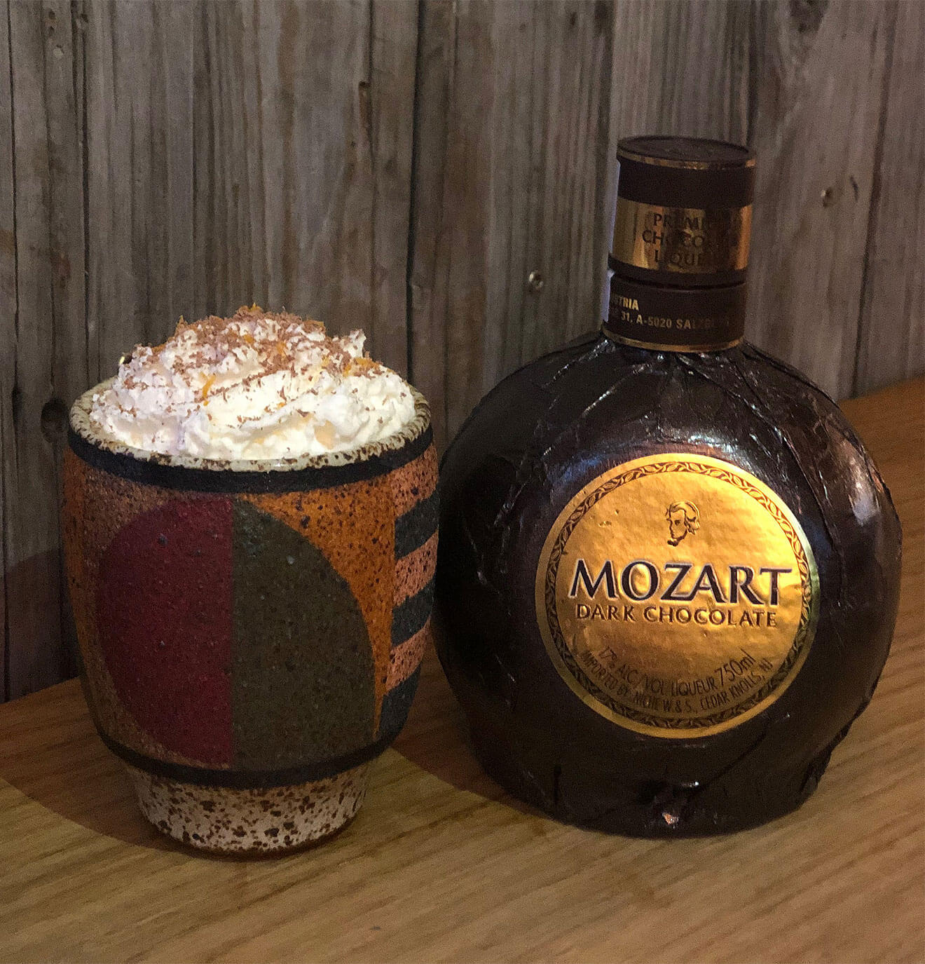 El Compositor, bottle and cocktail with garnish