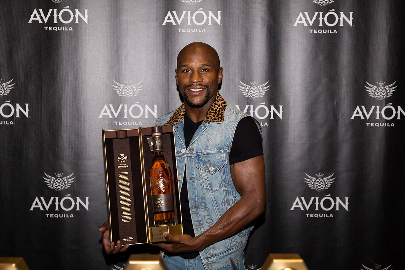 Floyd Mayweather Jr. Joins Tequila Avión to Sign Commemorative Bottles of Avion Reserva 44 Extra Añejo