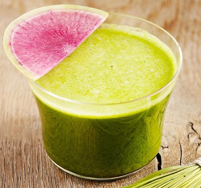 Grass is Greener cocktail with garnish