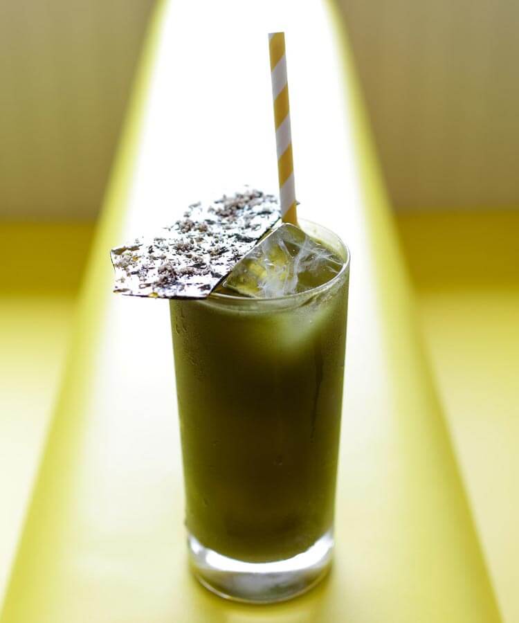 Ground Control, cocktail with garnish and straw