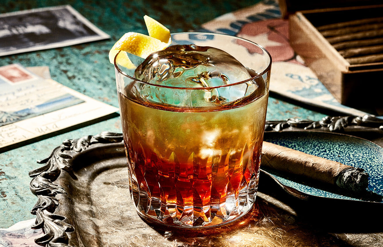 Havana Exilio, cocktail on tray