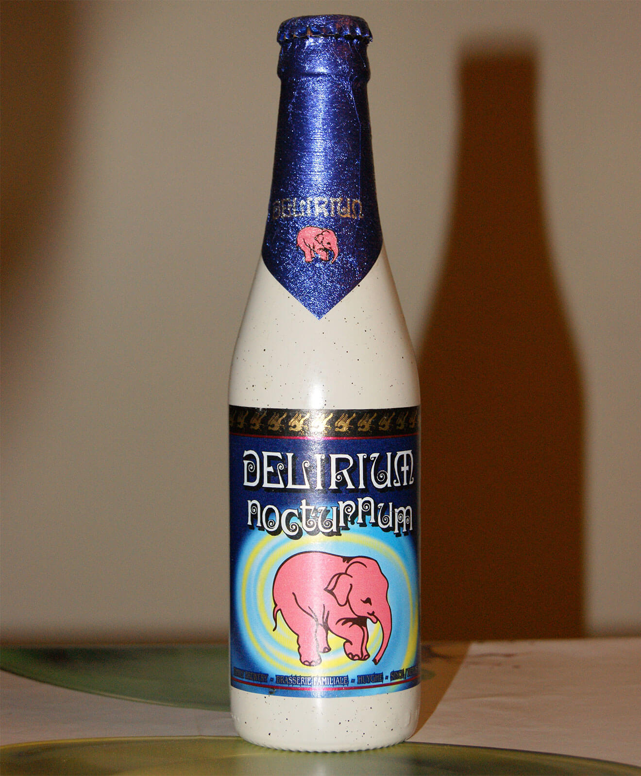 Huyghe Delirium Tremens, bottle with shadow