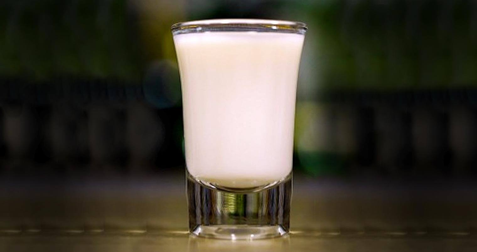 Irish Chata cocktail shot featured image