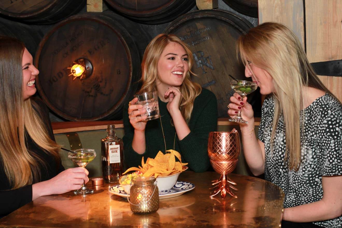 Kate Upton Enjoying with Friends at Bodega Negra