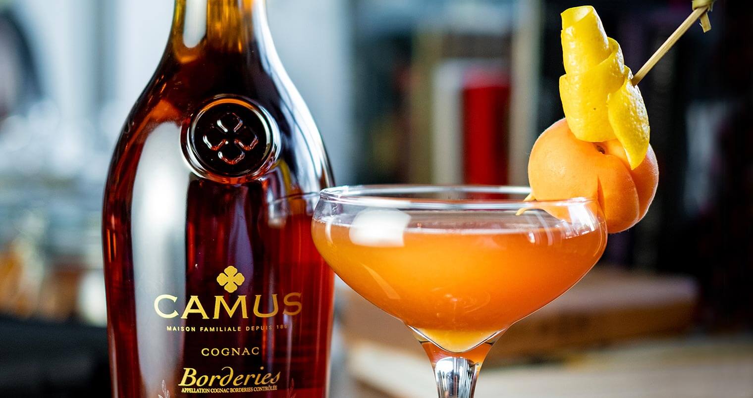 L'abricot Voyageur cocktail, featured image