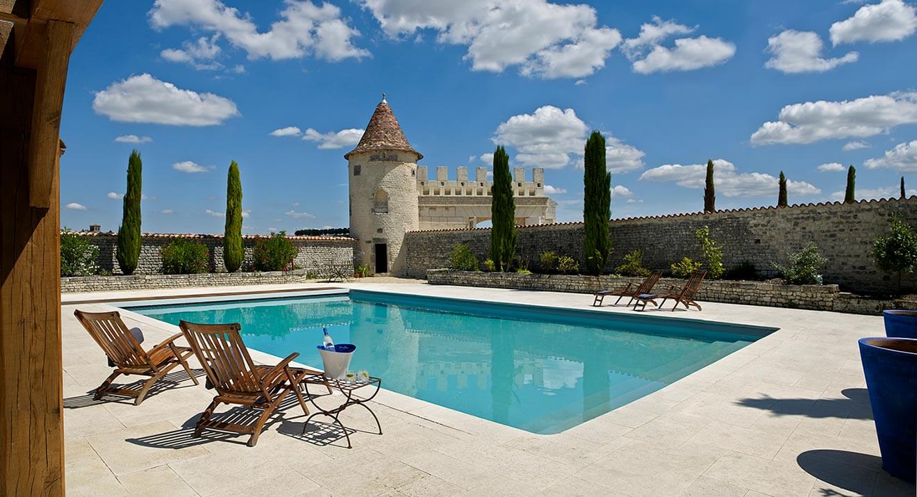Le-Logis-The-Home-of-GREY-GOOSE,-Pool