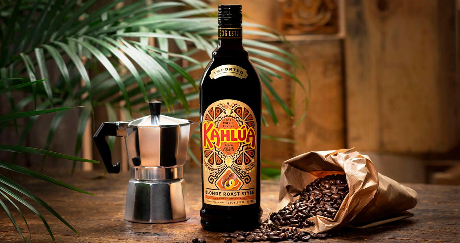Kahlúa Blonde Roast Style, bottle, perculator, coffee beans, featured image