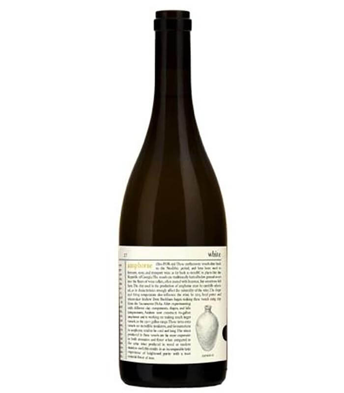 Minimus Wines Amphorae Sauvignon Blanc 2017, bottle on white