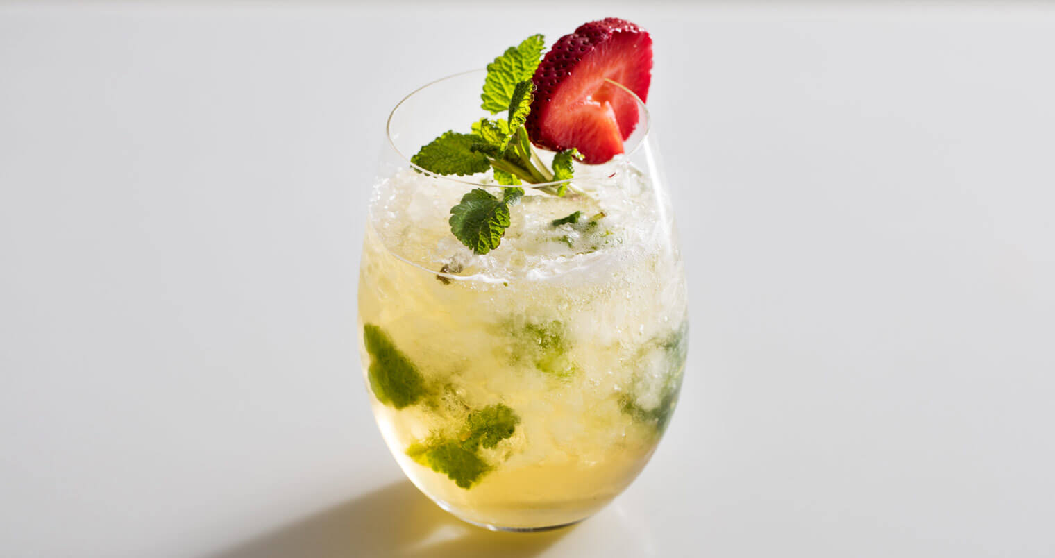 Kentucky Derby Cocktail - The Mumm Julep, cocktail recipes, featured image