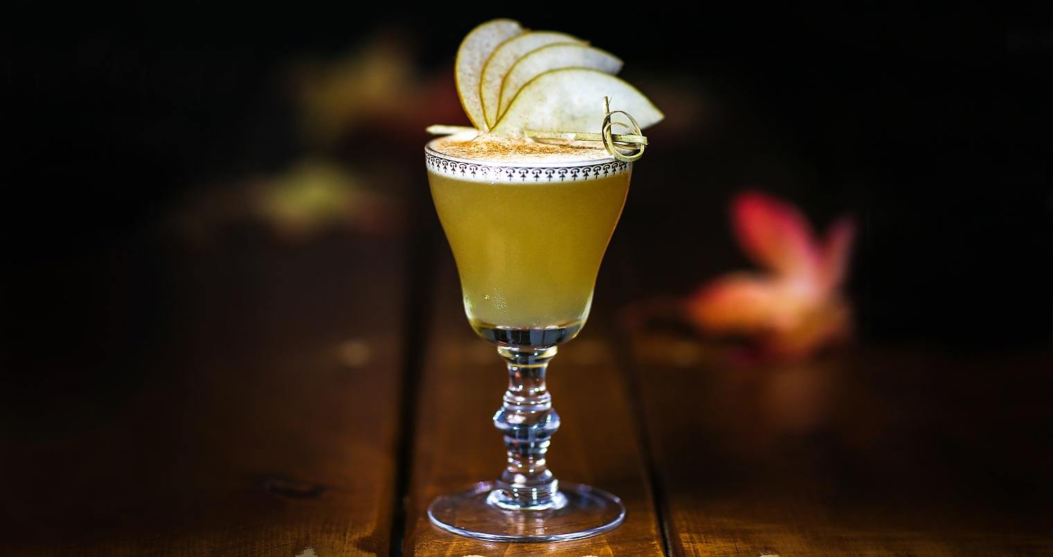 Harvest Moon cocktail, with garnish, featured image