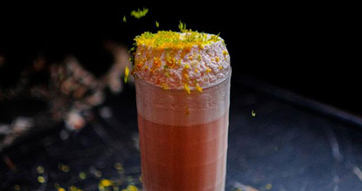 Ricky’s Rum Fizz, cocktail with garnish, featured image