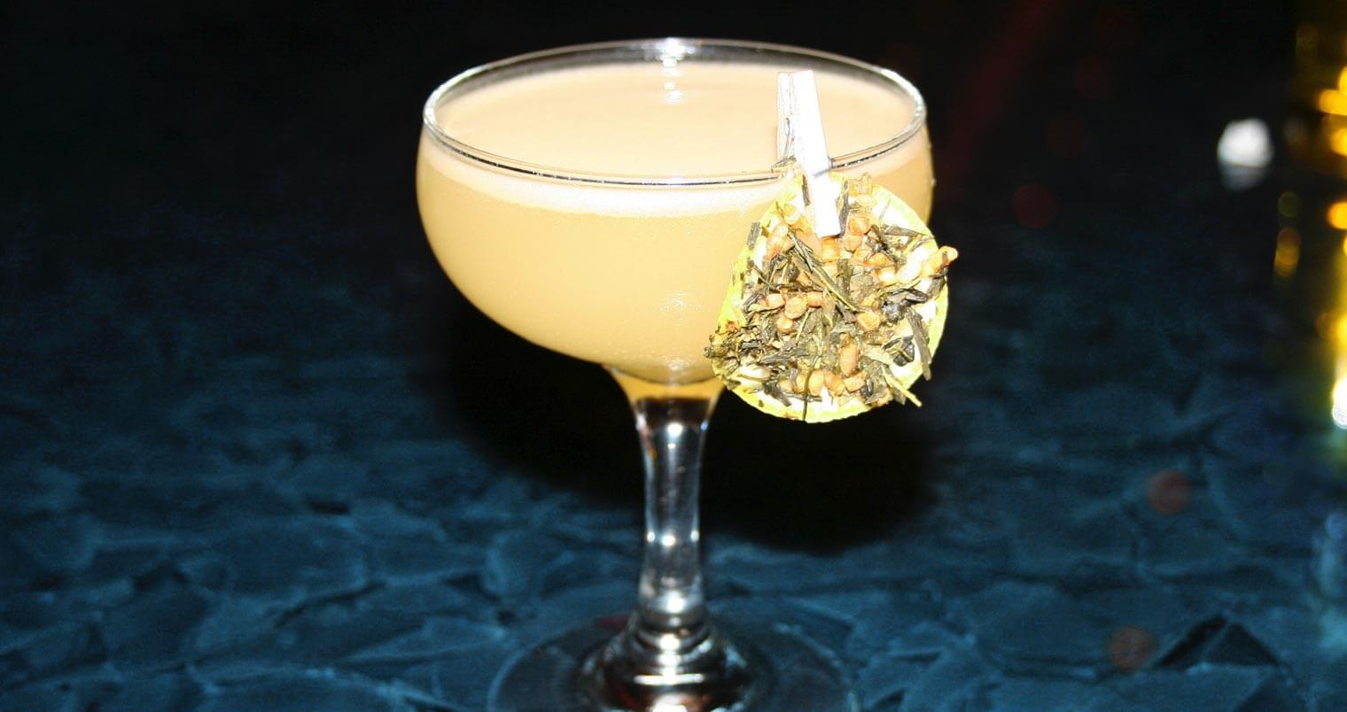 The Cardi Tea, cocktail with garnish, featured image