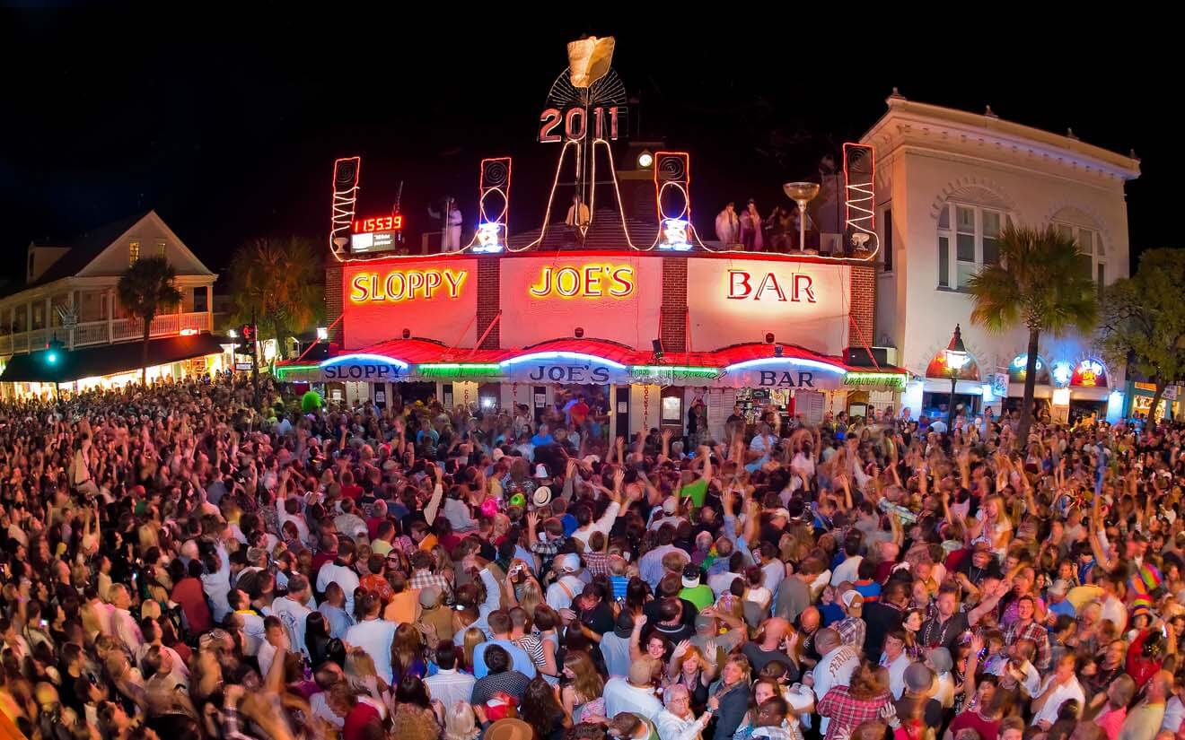 Sloppy Joe's Night Crowd