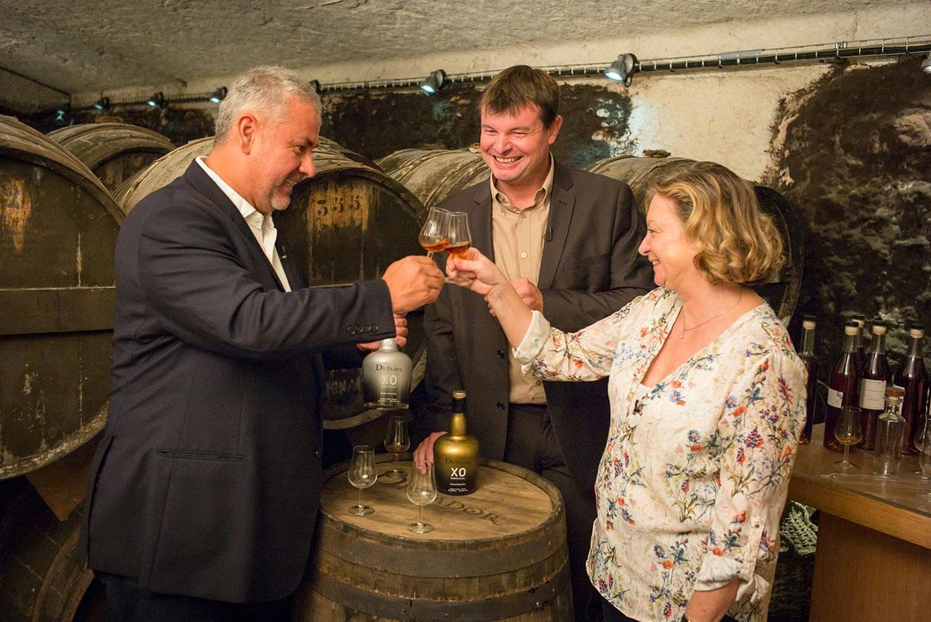 Toasting Dictador