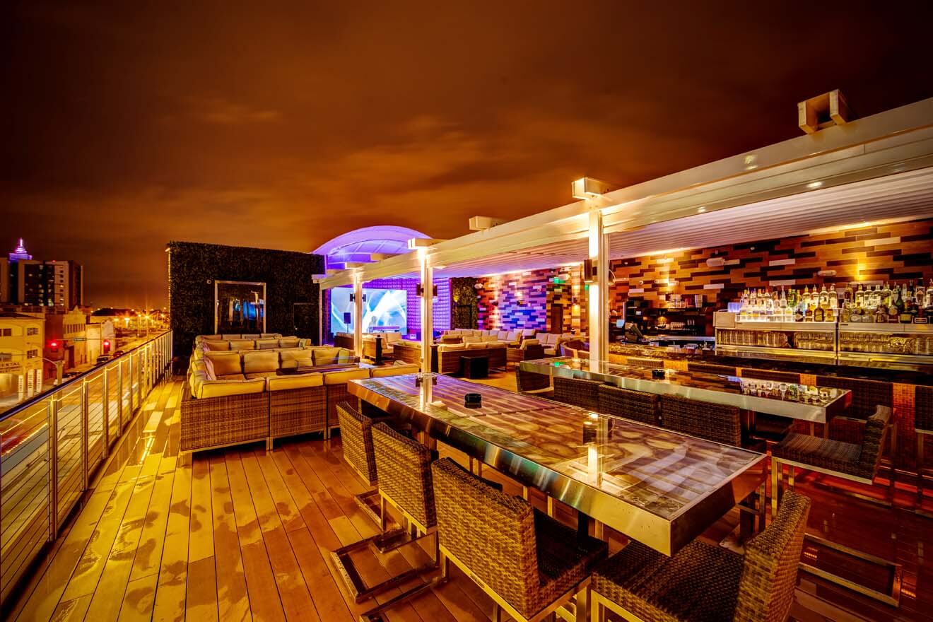 Touché Exterior Bar and Stage