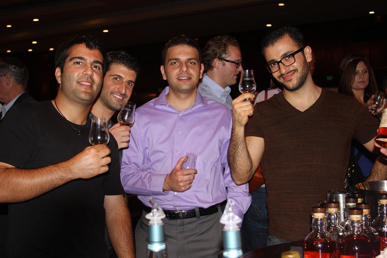 Whisky LIVE Friends Enjoying