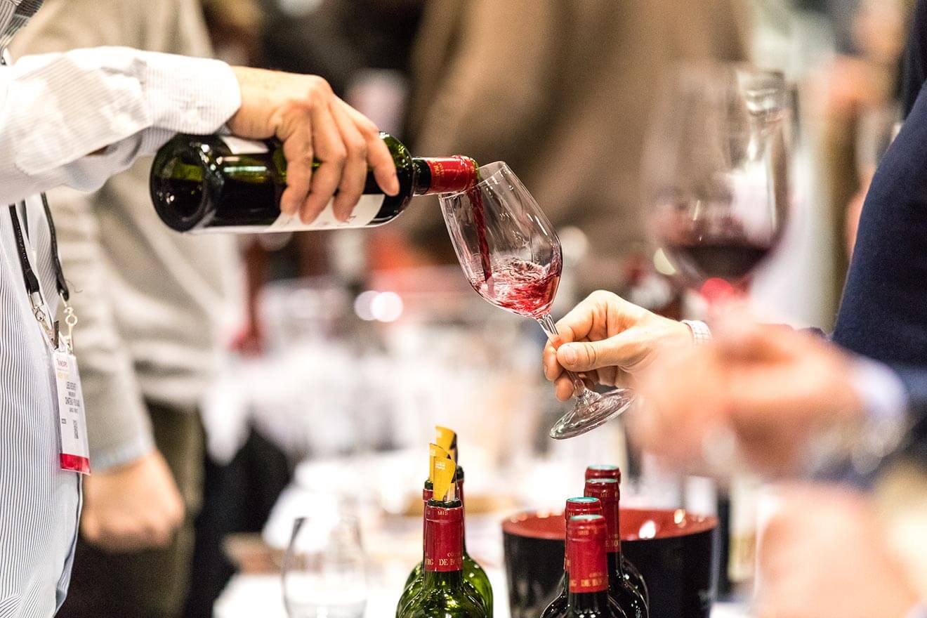 Wine-Tasting-Pouring-Vinexpo-NY-2019