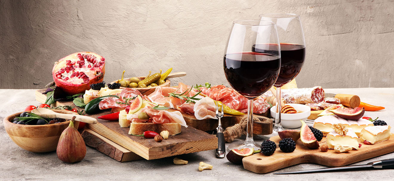 Wine and food pairing, charcuterie board, red wine
