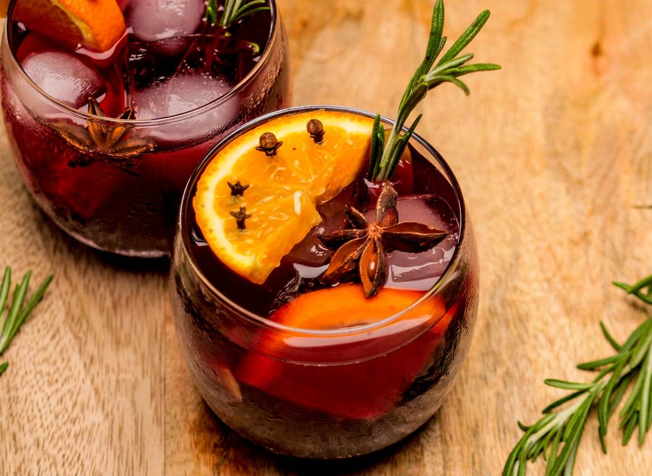 Winter Spice Sangria, cocktail with garnish