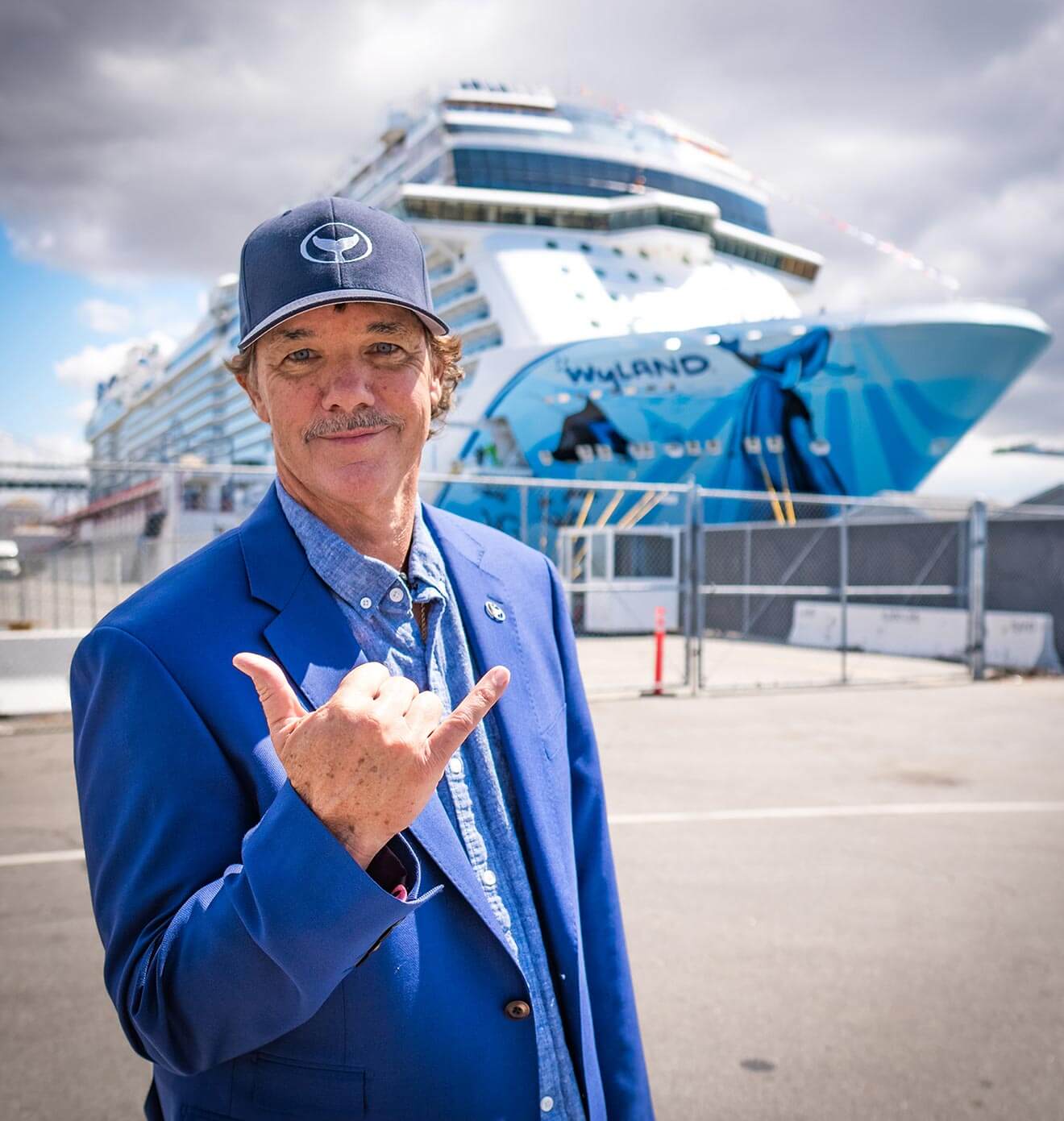 Wyland and Norwegian Bliss