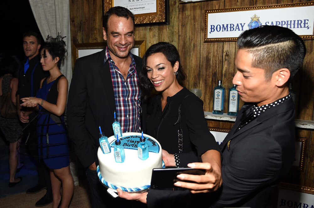 Rosario Dawson toasts to the birthday of her manager, Evan Hainey, which was one day prior (Dec 3) with a Sapphire blue cake decorated with mini bottles of Bombay Sapphire: “Evan – You’re the BOMBay, Happy Birthday!”