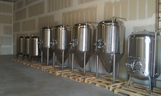 Brewing kettles and tanks