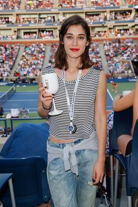 Lizzy Caplan sips Moet Ice