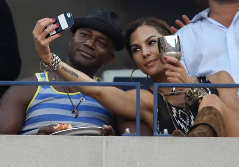 Taye Diggs and Amanza Smith take a selfie